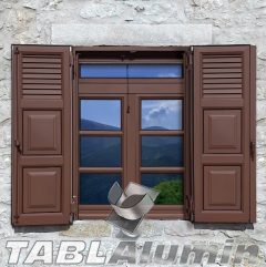 Παραδοσιακό παράθυρο με παντζούρι αλουμινίου
